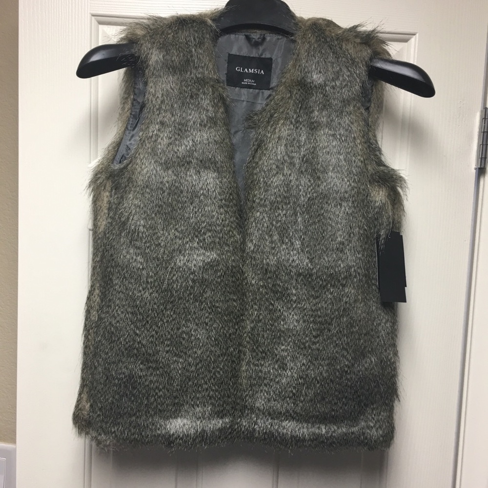 ✨ Forever 21 NWT Faux fur vest ✨